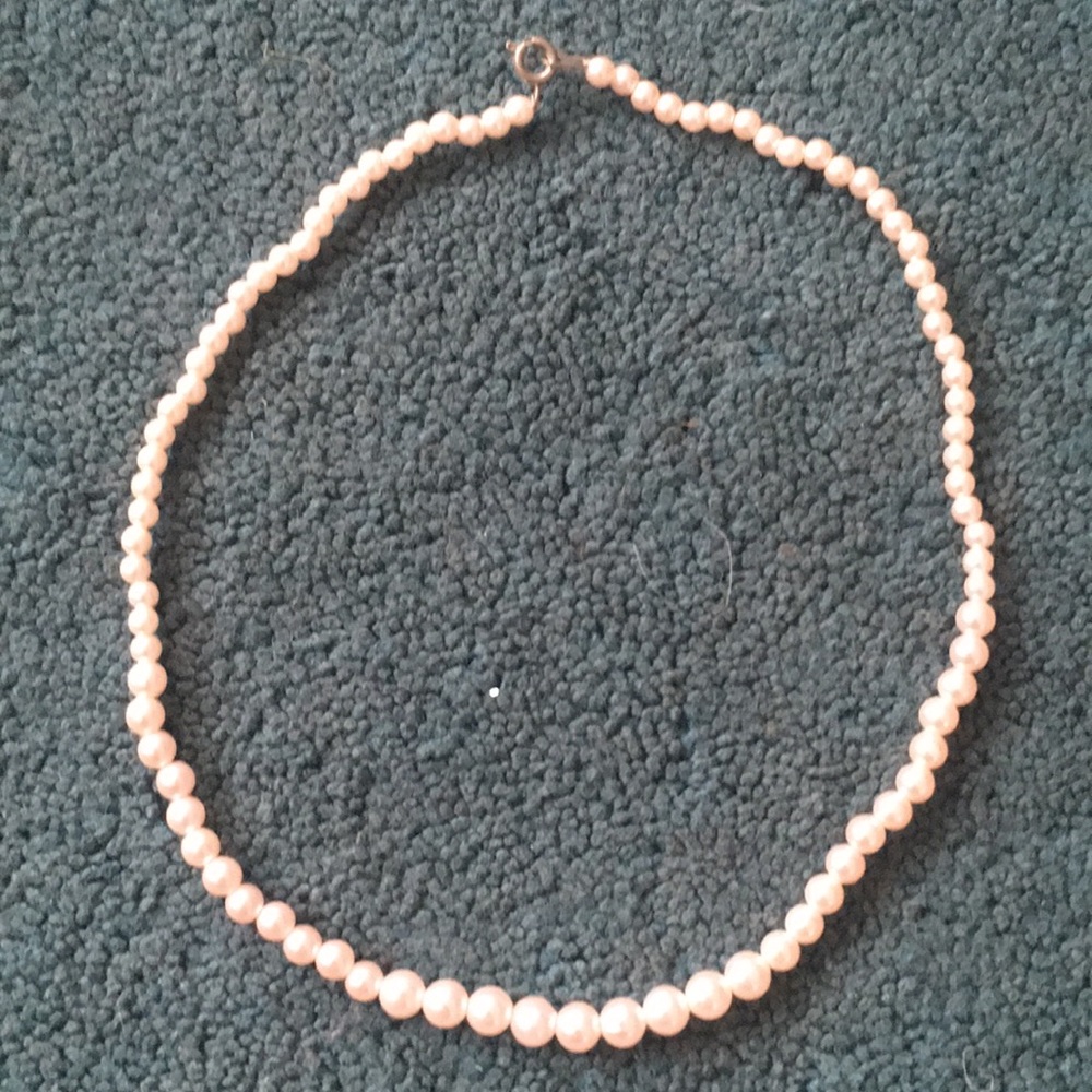Fake pearl choker necklace